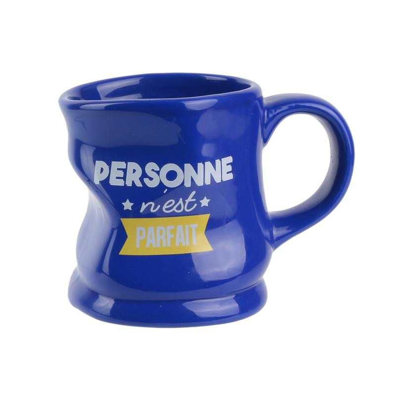 Grossiste. Mug déformé avec message humoristique bleu