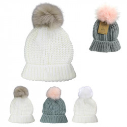 Pom pom beanie hat