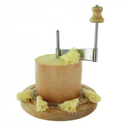 Cheese curler with cover